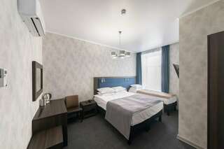 Гостиница Талисман Санкт-Петербург Классический трехместный номер-1